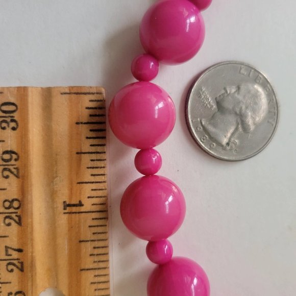 Vintage Necklace Bright Fuschia Plastic 15-19” Jewelry - Picture 4 of 5